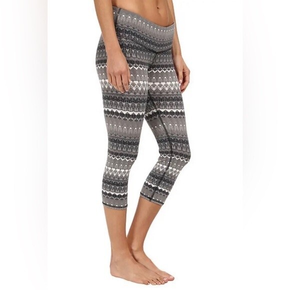 Alo Yoga Airbrush Capri Arctic Natural 3/4 Length Leggings Workout Size Small - Picture 1 of 10